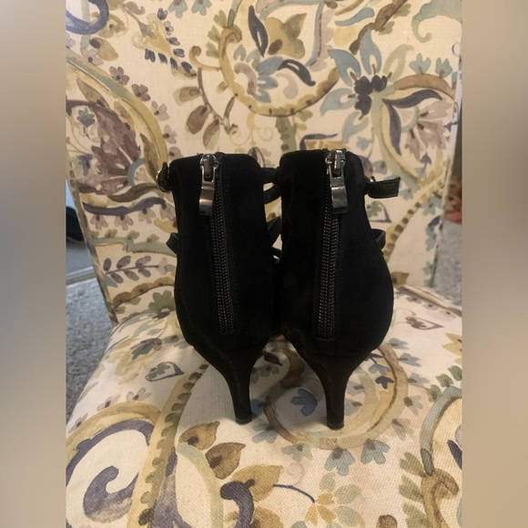 Elegant Black Women's Shoes - Picture 5 of 6